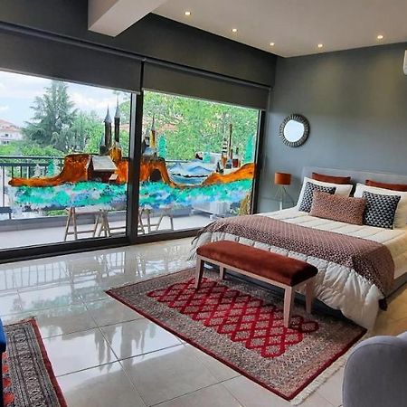 River City Studio Larissa Luaran gambar