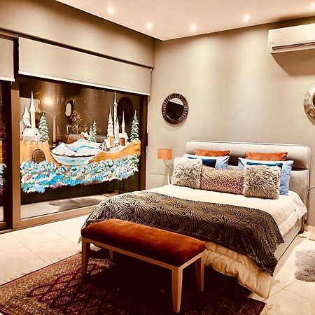 River City Studio Larissa Luaran gambar