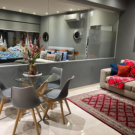River City Studio Larissa Luaran gambar