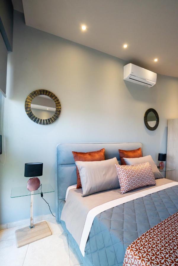 River City Studio Larissa Luaran gambar