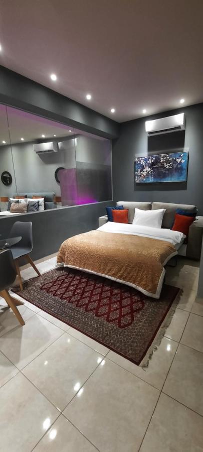 River City Studio Larissa Luaran gambar