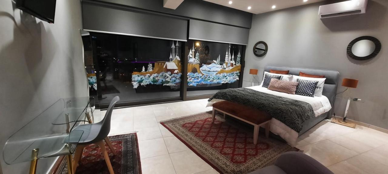 River City Studio Larissa Luaran gambar