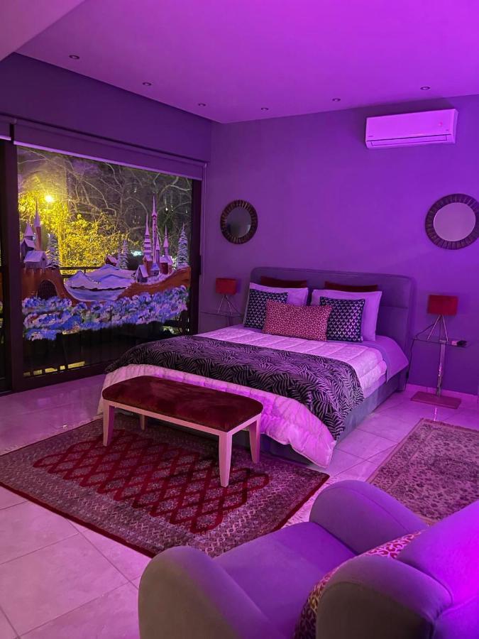 River City Studio Larissa Luaran gambar