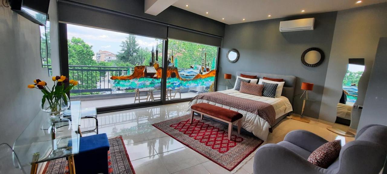 River City Studio Larissa Luaran gambar