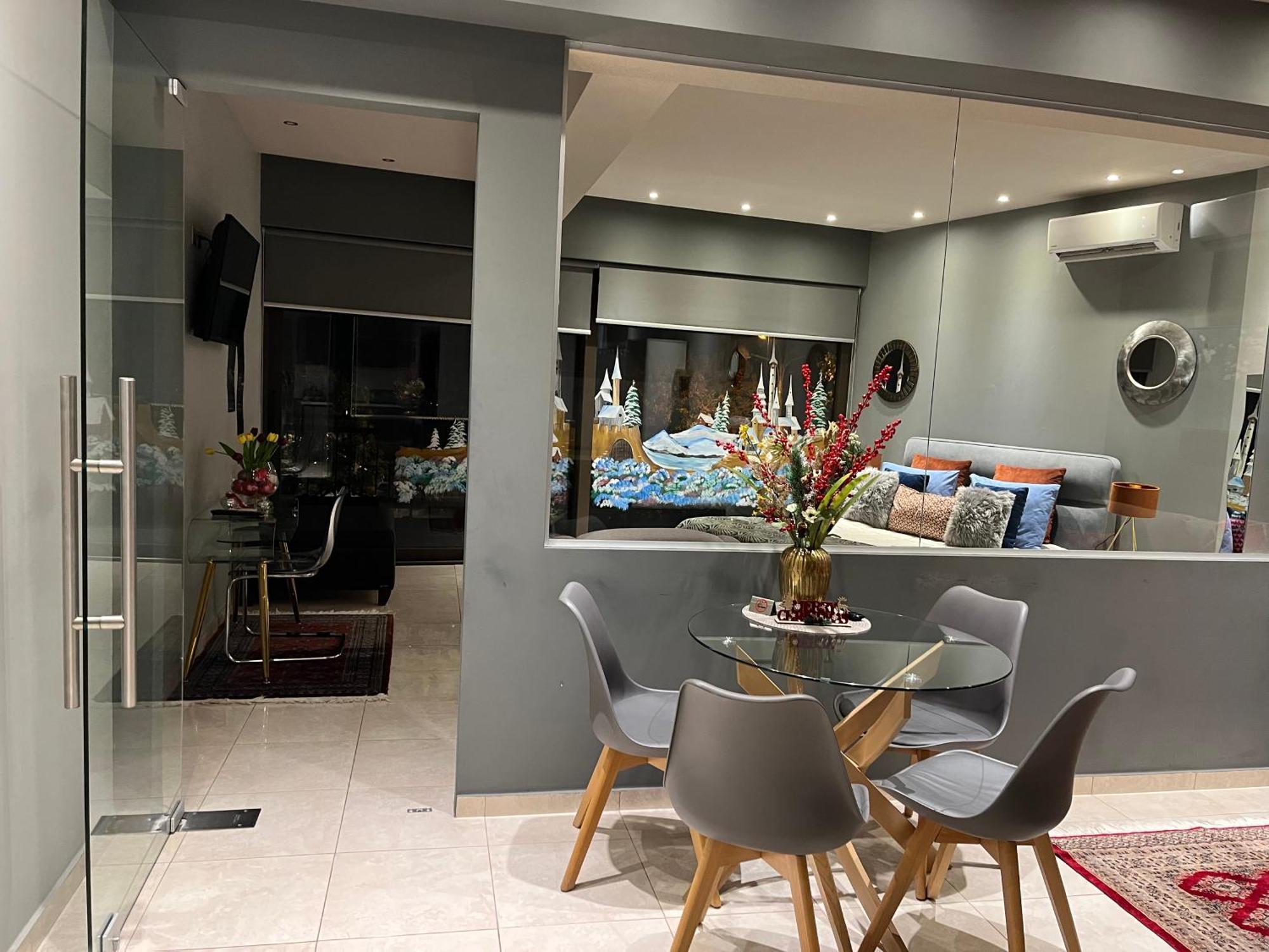 River City Studio Larissa Luaran gambar