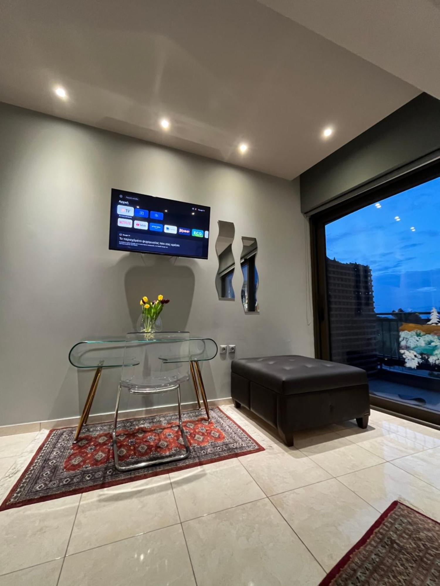River City Studio Larissa Luaran gambar